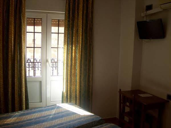 Hostal Muralla Plasencia Ngoại thất bức ảnh