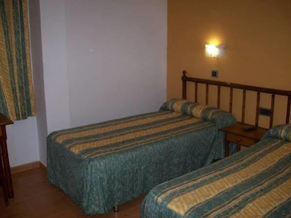 Hostal Muralla Plasencia Ngoại thất bức ảnh
