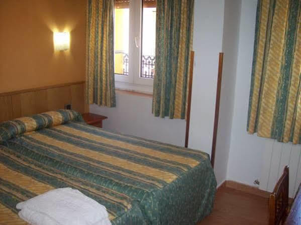 Hostal Muralla Plasencia Ngoại thất bức ảnh